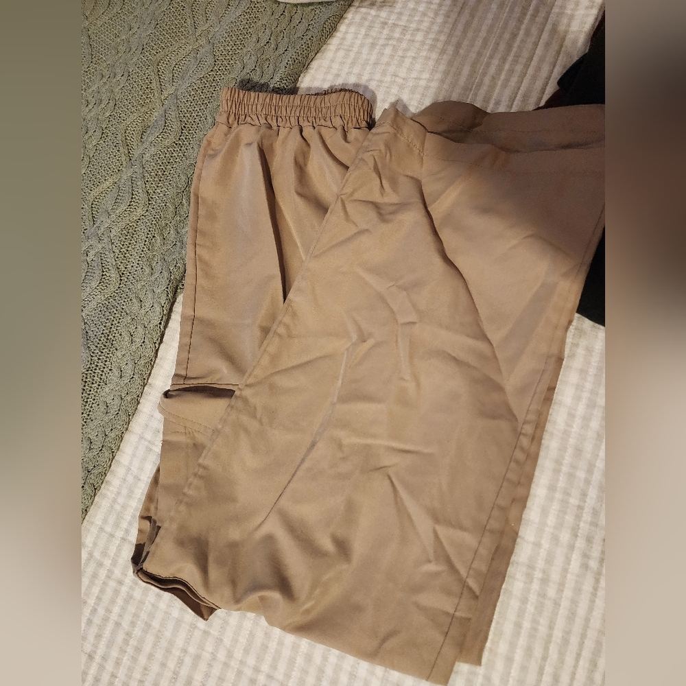 Tan Cargos